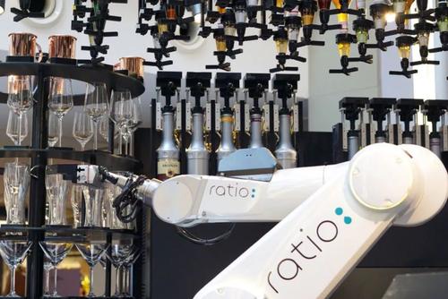 韓國現(xiàn)首家機器人咖啡館,人工智能將來會取代人類嗎？